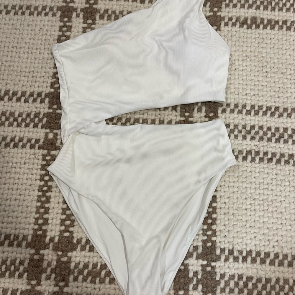 White One-Shoulder Swimsuit